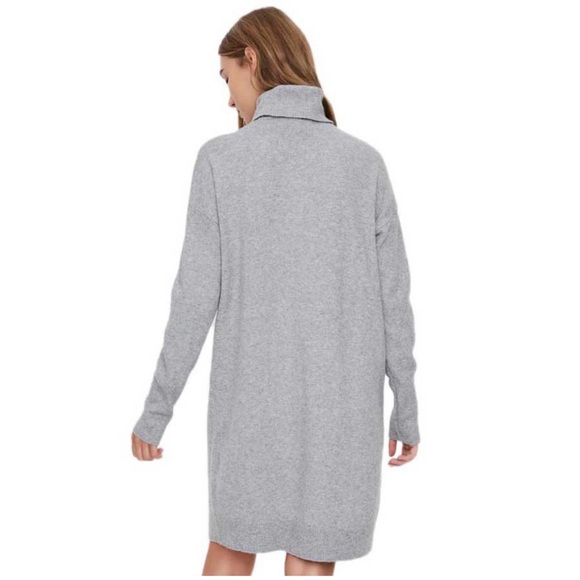 Grey sweater dress, perfect for spring with boots or loafers - Picture 2 of 4